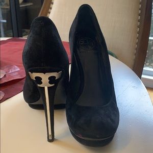 Tory Burch T Logo suede pumps